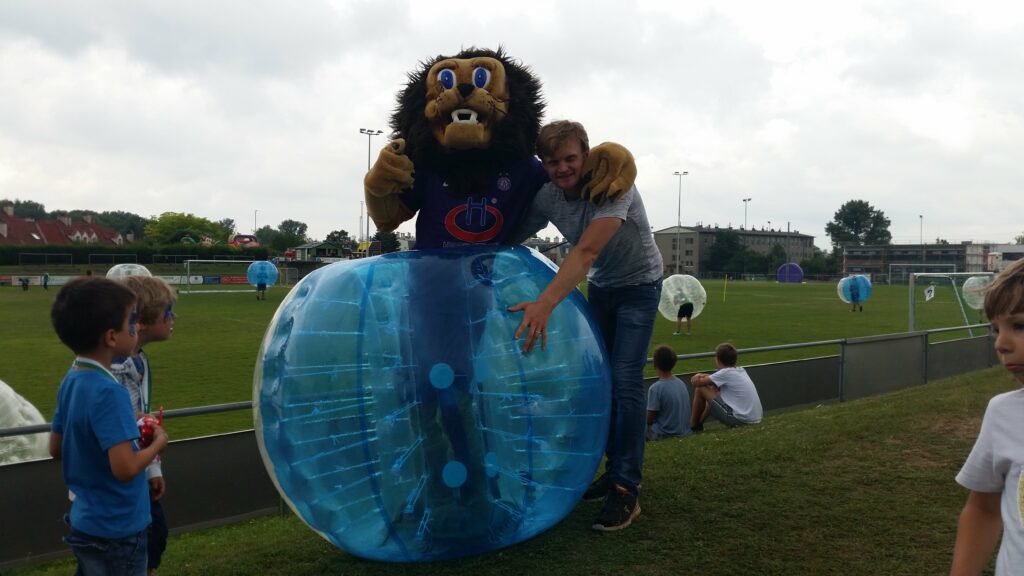 Bubblesoccer mit Leo Veilchen